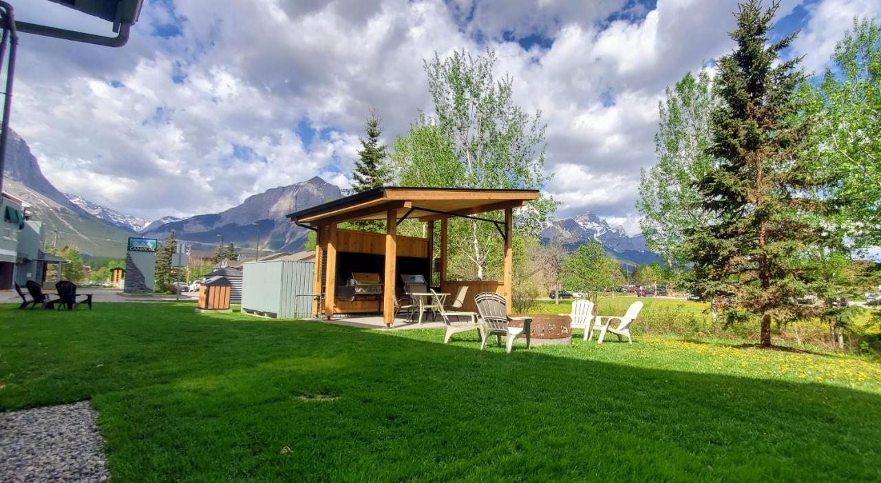 Sunset Mountain Inn Canmore Buitenkant foto