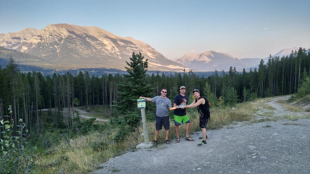 Sunset Mountain Inn Canmore Buitenkant foto