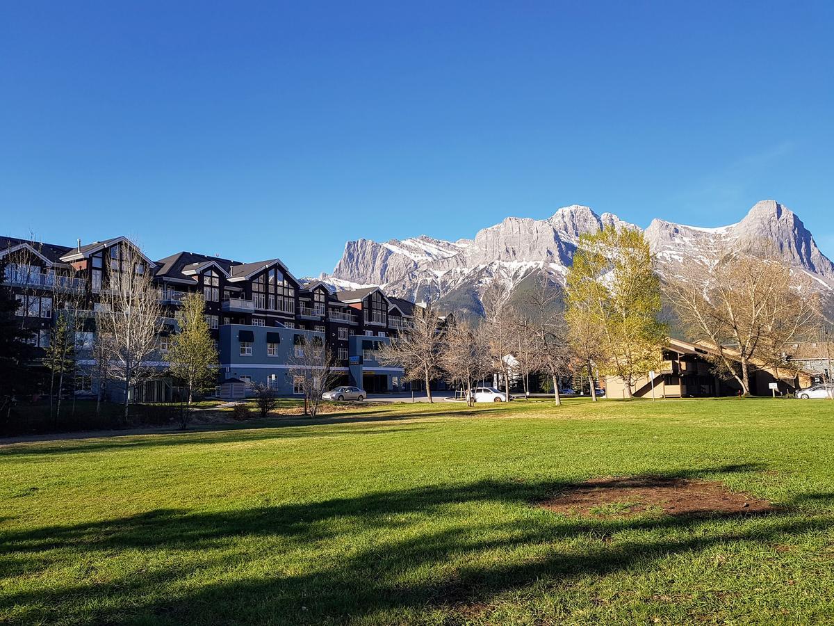 Sunset Mountain Inn Canmore Buitenkant foto